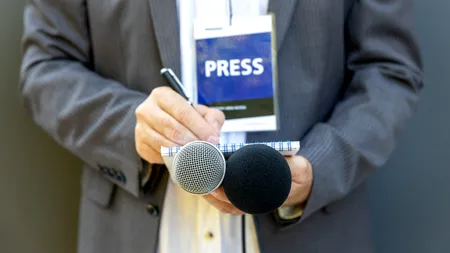 Știri prezentate în limba română la televiziunea publică poloneză. Ce public este vizat, de fapt