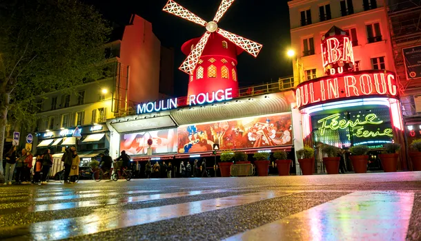 <span style='background-color: #1e73be; color: #fff; ' class='highlight text-uppercase'>EXTERNE</span> Moulin Rouge, celebrul CABARET din Paris, a pierdut morișca de vânt care îi decora fațada