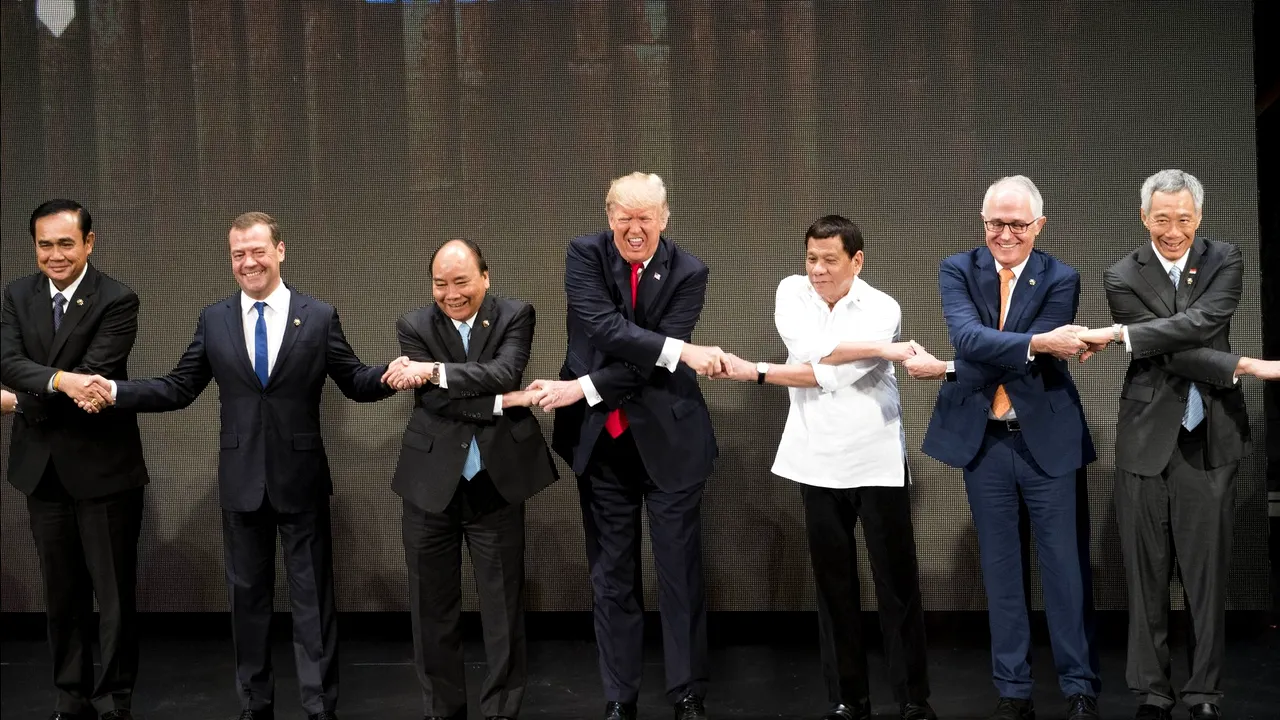 Medvedev, impresionat de Trump, după o întrevedere la summitul ASEAN de la Manila: este 