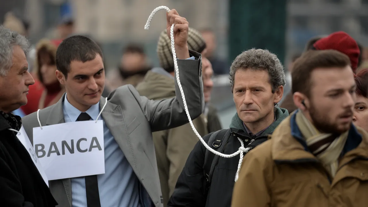 Băncile îi cer lui Iohannis să atace la CCR legea dării în plată