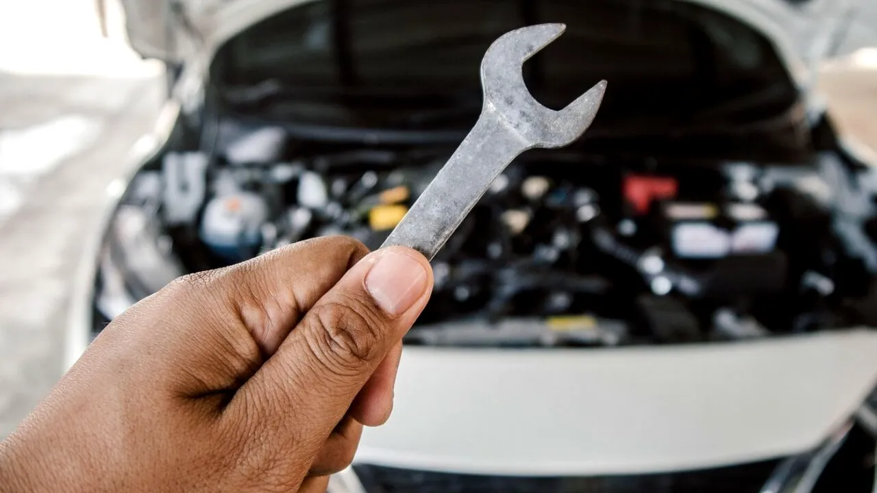 Proprietarii de „rable” primesc o lovitură dură în partea statului. INTERZIS la reparații auto pentru mașinile mai vechi de 15 ani