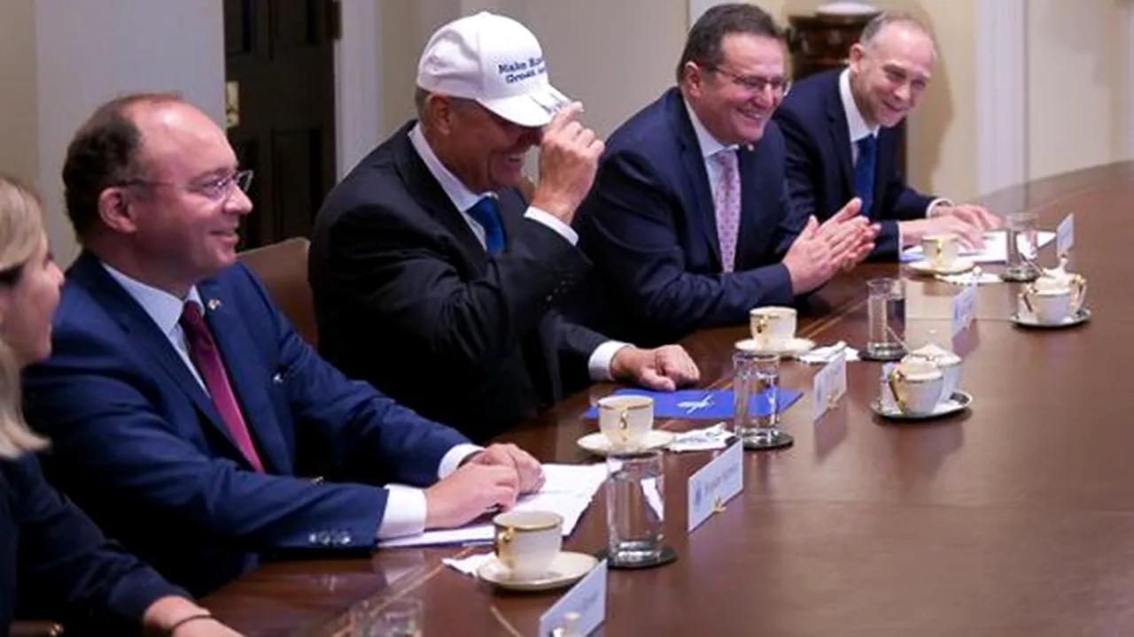 Tăriceanu ironizează vizita lui Iohannis la Casa Albă: Nici cel Coreea de Nord nu se bucura așa de șapca aceea