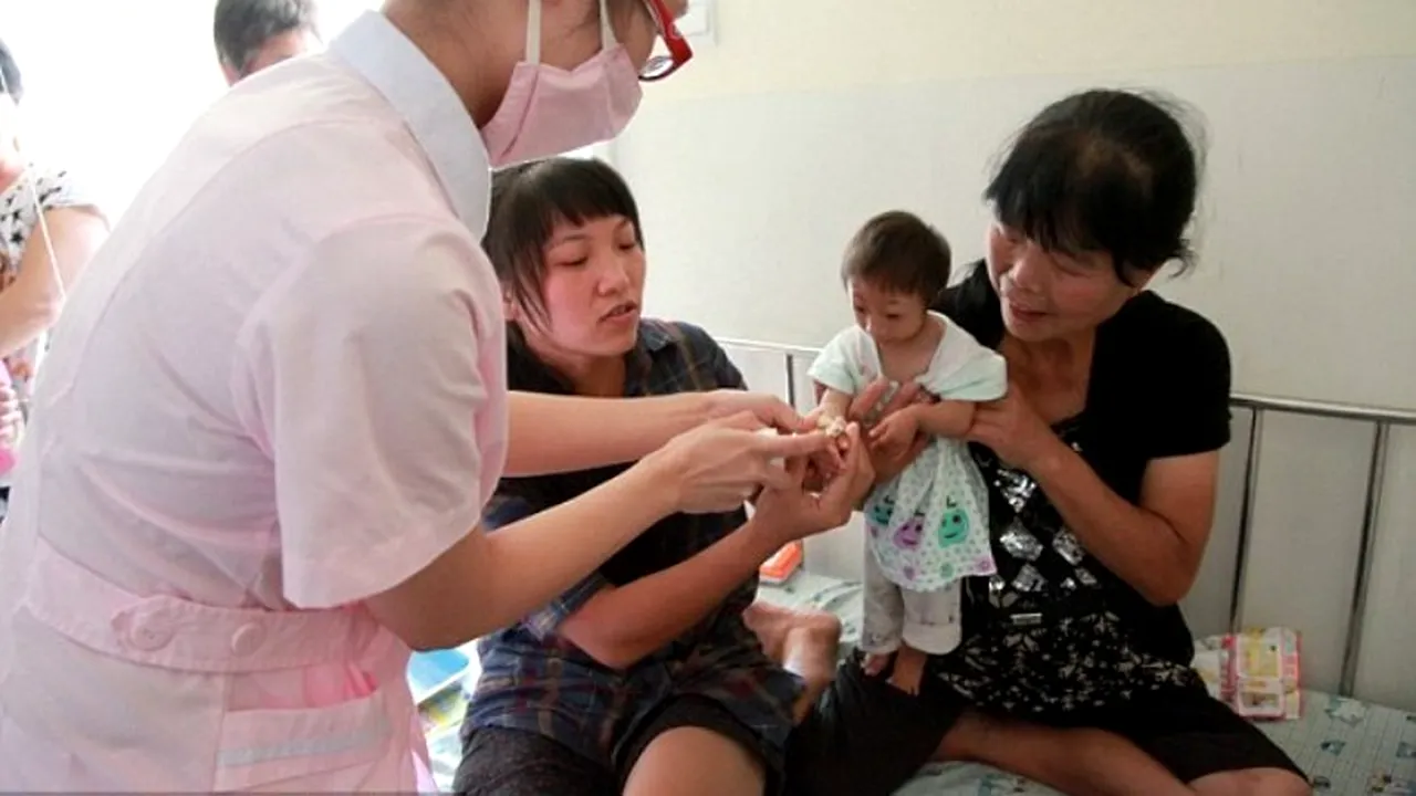 Fetița de trei ani care nu va mai crește niciodată. Explicația medicilor