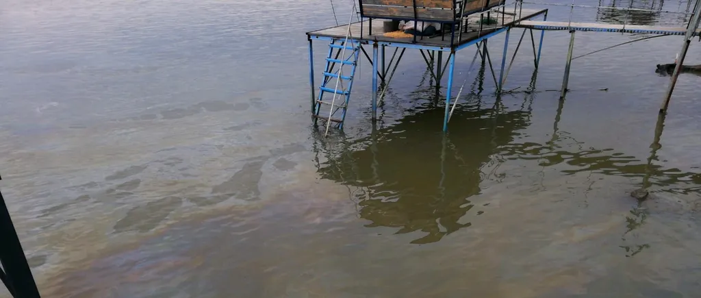 Poluare în apele Dunării, în zona Mehedinți, de la o navă aflată în tranzit