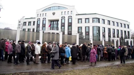 Ambasada Rusiei la Chișinău și-a instalat stâlpi metalici de protecție, înaintea semnarea acordului de asociere dintre Republica Moldova și UE