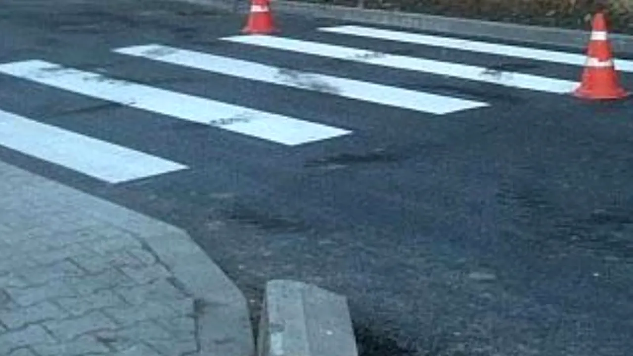 Mediaș: Trecere de pietoni care se oprește într-un zid