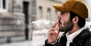 Cea mai dură lege anti-fumat din lume va fi ABROGATĂ marți / Guvernul promite „un pachet de măsuri” care vor ajuta oamenii să renunțe la acest viciu