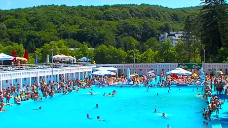 Momente de groază la un ștrand. O fetiță a murit după ce un copil i-a sărit pe spate