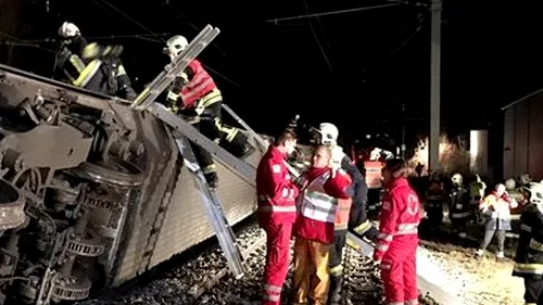 Două trenuri s-au ciocnit în apropiere de Viena. Zeci de oameni sunt răniți. GALERIE FOTO