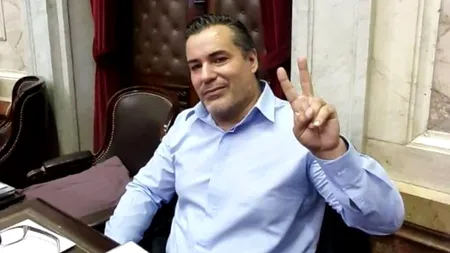 Scene scandaloase surprinse în timpul unei ședințe online a Parlamentului argentinian. Un deputat a avut parte de momente intime cu soția, în văzul colegilor parlamentari | VIDEO