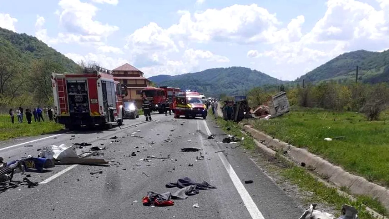FOTO | Accident GRAV în Caraș-Severin. O persoană a murit, iar alte trei au fost rănite