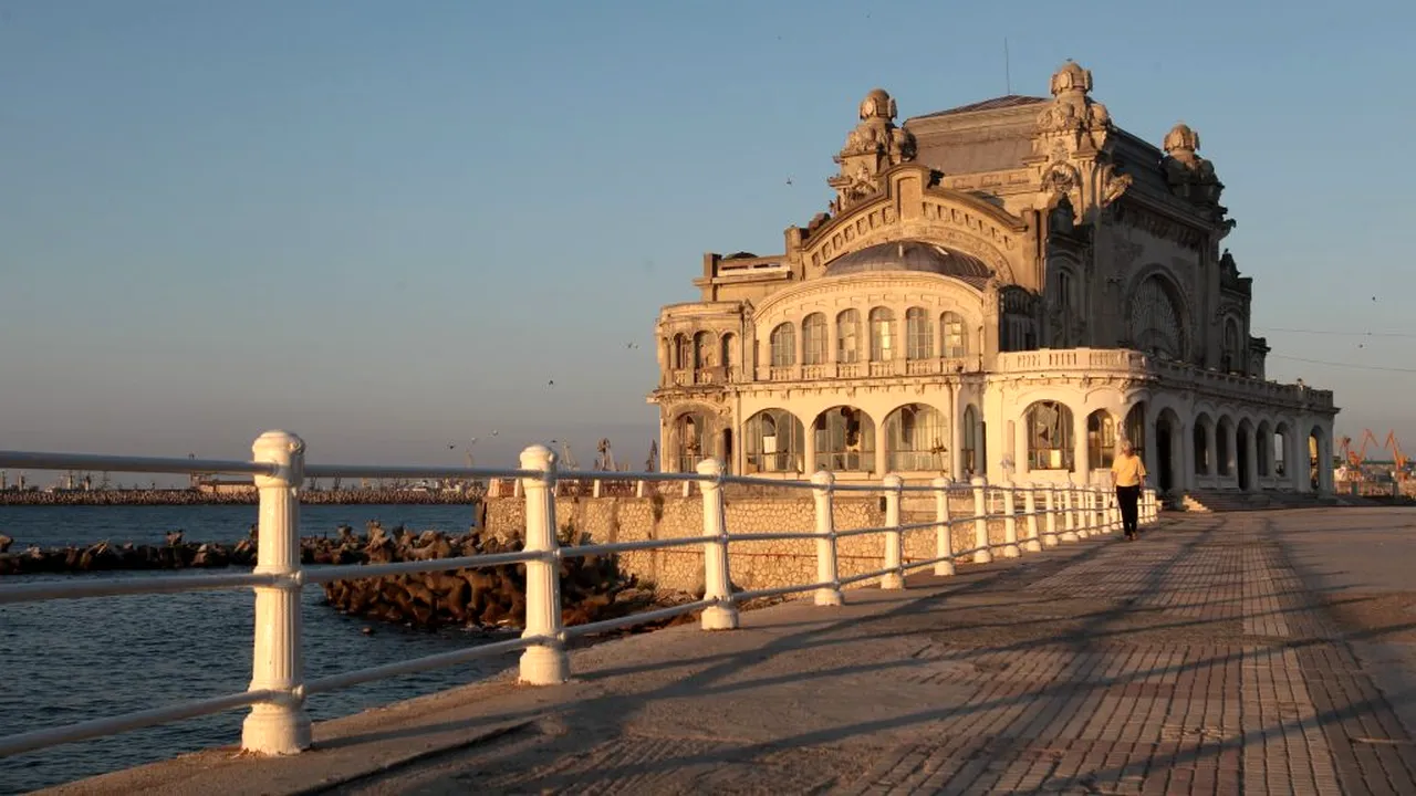 RESTAURARE. Au început lucrările de reabilitare a Cazinoului din Constanţa după 7 ani de chin birocratic | FOTO