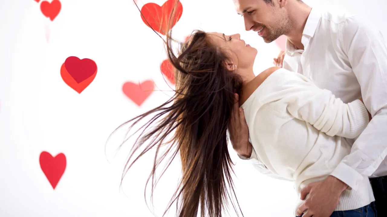 Trei ZODII lovite de Cupidon la început de februarie 2025. Momente tandre și fluturi în stomac