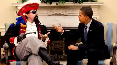 Adevărul din spatele fotografiei în care Obama stă de vorbă cu un pirat în Biroul Oval