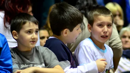 Statistică îngrijorătoare: 225.000 de copii români se culcă flămânzi