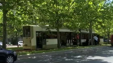 Un tramvai a DERAIAT în Sectorul 3, după ce șinele s-au dilatat din cauza caniculei care afectează Capitala în aceste zile