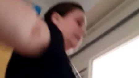 O femeie susține că mama ei a fost BĂTUTĂ de medicul de familie, din cauza cardului de sănătate. ''A făcut-o c... nenorocită și i-a tras o palmă peste față''