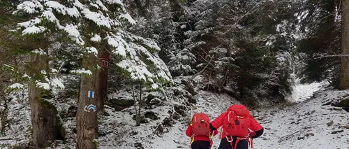 Un turist și-a bătut joc de salvamontiștii din Brașov. A anunțat că s-a rătăcit pe munte, apoi s-a ascuns de ei și chiar i-a înjurat la telefon