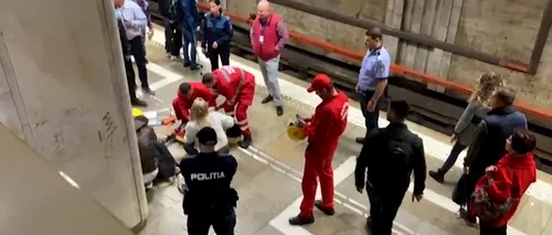 VIDEO. La un pas de tragedie. O tânără a căzut pe șinele de la stația de metrou Piața Unirii / Cum a reușit să scape cu viață