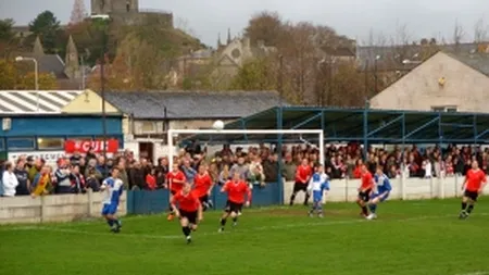 Caz incredibil în Anglia: un jucător a fost dat afară instantaneu când a fost surprins făcând ASTA pe banca de rezerve