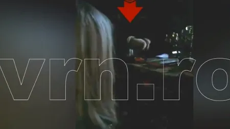 În loc să-i cunune, un preot din Vaslui i-a dat afară din biserică pe miri și s-a culcat în altar. VIDEO