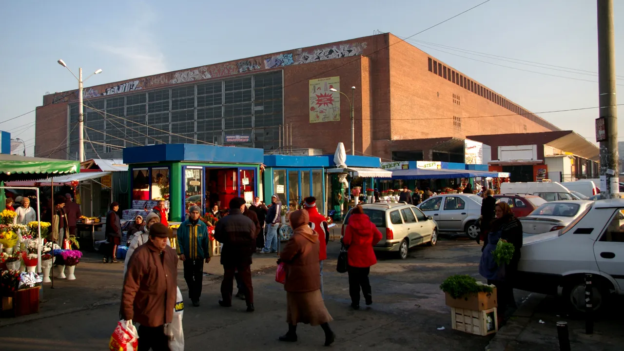 Tone de carne și brânzeturi suspectate a fi neconforme, confiscate din Hala Obor