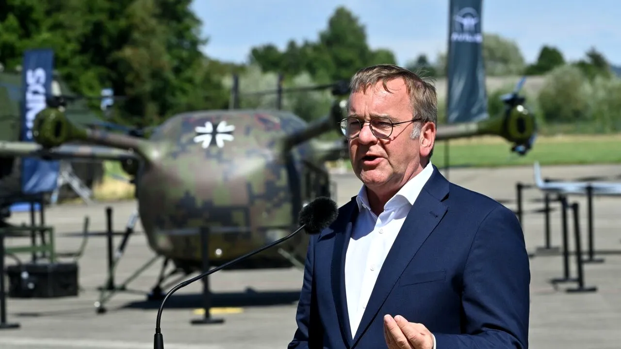 Șeful Apărării din Germania cumpără DRONE de 900 de milioane de euro fără să le testeze pentru condiții de luptă
