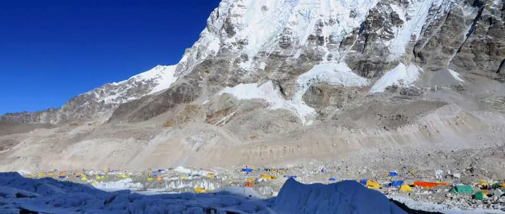 Un simbol al Everestului a dispărut. Cât de greu de cucerit va fi de acum cel mai înalt vârf din lume
