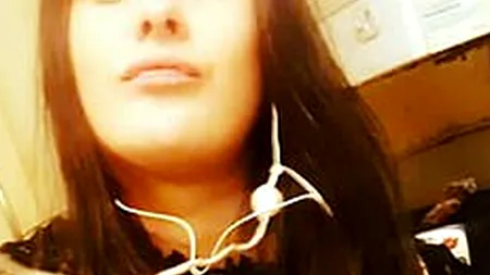 Tânără de 19 ani, acuzată că a ademenit o fată de 12 ani, pentru a întreține relații intime în trei, alături de iubitul ei mai mare cu opt ani