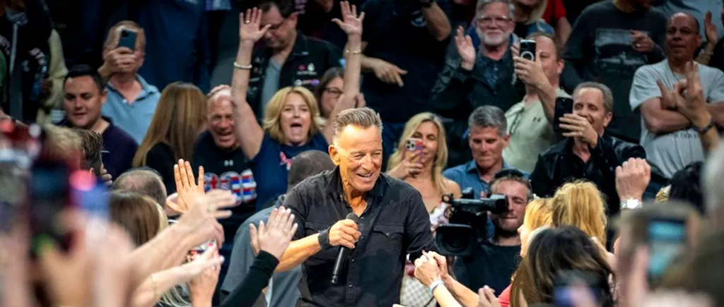 Cum a reacționat Bruce Springsteen după ce o elevă, care chiulise de la școală pentru a-l vedea live în concert, i-a cerut să-i semneze SCUTIREA