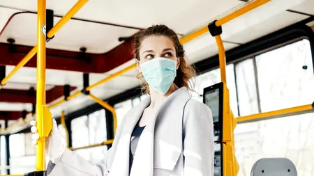 Recomandarea autorităților spaniole pentru călătorii din mijloacele de transport în comun din Barcelona pentru a limita răspândirea COVID-19