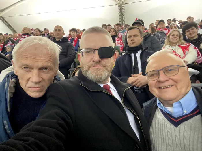 Grzegorz Braun (centru) - Foto: Facebook/Grzegorz Braun