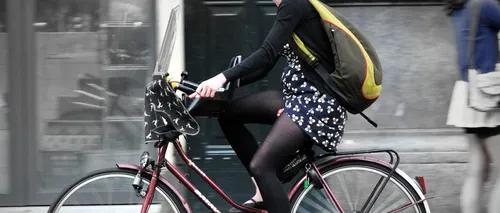 STUDIU. Persoanele care merg la serviciu cu bicicleta sunt mai fericite decât cele folosesc mașina