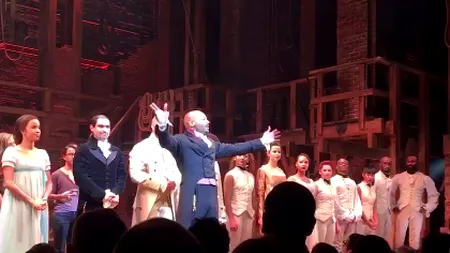 Premieră pe Broadway: vicepreședintele ales al Americii, admonestat și huiduit  