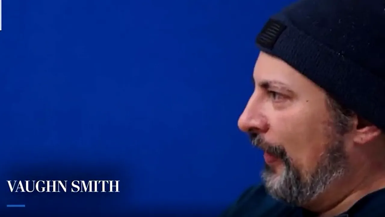 Nu are studii superioare și lucrează ca spălător de covoare, dar știe 40 de limbi, inclusiv româna. Incredibila poveste a lui Vaughn Smith