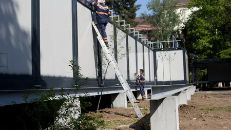 FOTOREPORTAJ. Asociația Dăruiește Viață ridică un spital modular pentru bolnavii de COVID-19 pe care îl va transforma într-unul de mari arși: „Un spital pe care România nu îl are la 5 ani de la tragedia Colectiv”