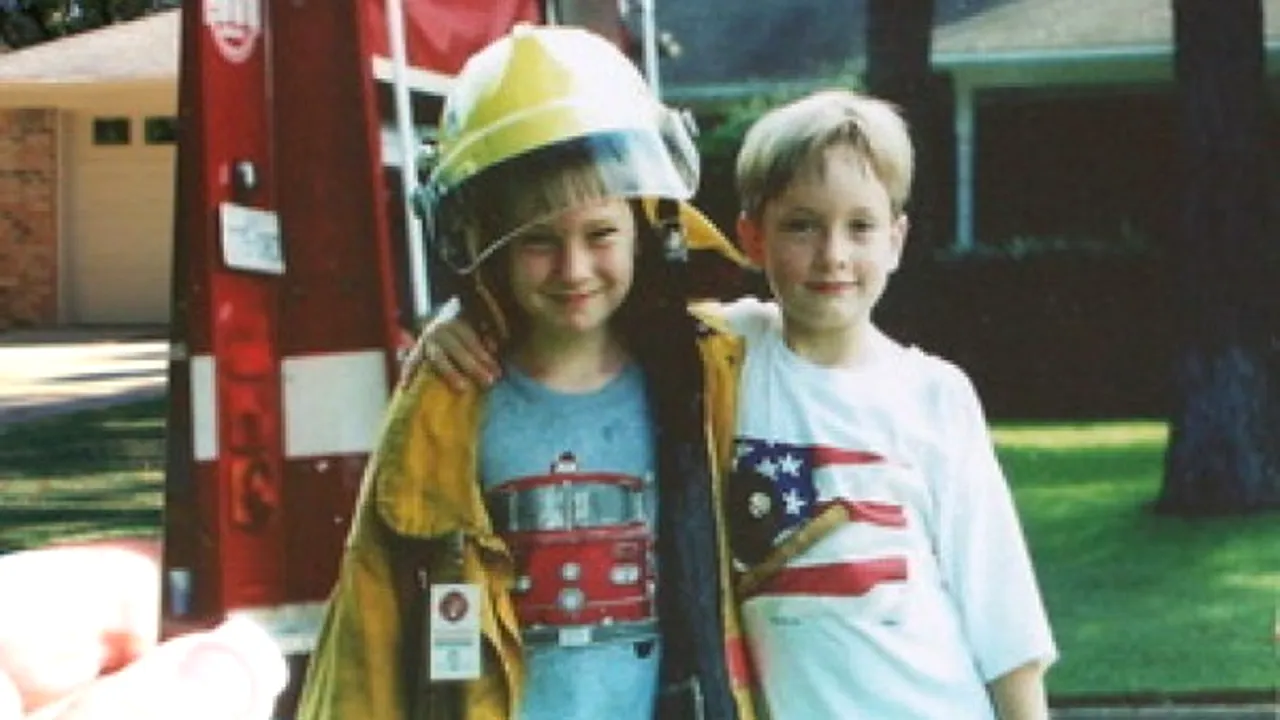 Cum au fost fotografiați acești frați după 15 ani după ce au făcut această poză