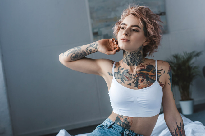 Femeie cu tatuaje pe tot corpul. Foto ilustrativ, Shutterstock 