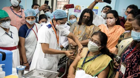 O nouă lovitură pentru India, în plină criză sanitară. Toate centrele de vaccinare de la Mumbai s-au închis, din cauza lipsei serurilor