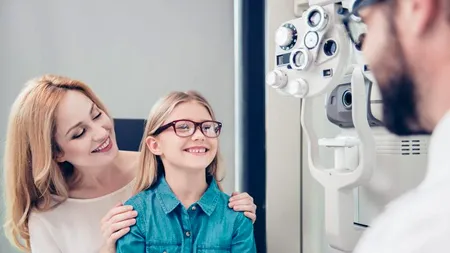 BANI. Primăria Capitalei oferă câte 500 de lei la 4.000 de copii pentru achiziționarea de ochelari