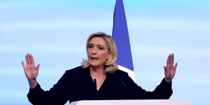 FINANCIAL TIMES: Marine Le Pen lansează campania europarlamentară denunțând ”autoritarismul” UE