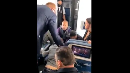 Incident la bordul unui avion al companiei Delta Air Lines: Un pasager a încercat să intre în cabina piloţilor (VIDEO)