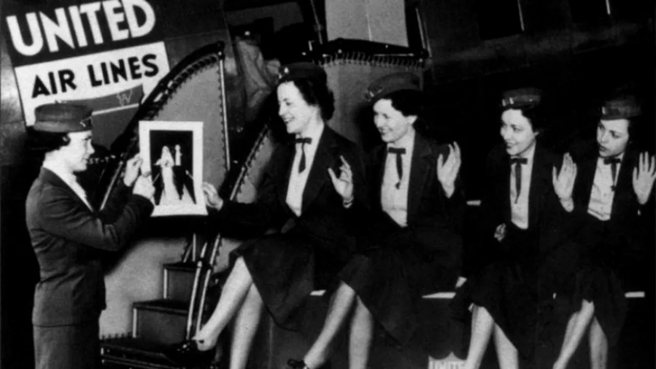 Cine a fost prima stewardesă din istorie