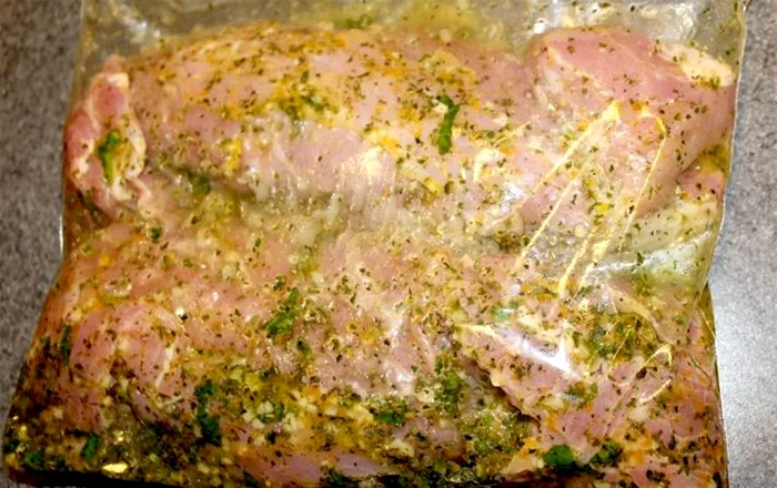 Câte ore trebuie să lași la marinat carnea de pui, porc sau vită, ca să ...
