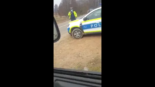 Doi polițiști din Gorj, injurați și amenințati de un bărbat. Individul a fost prins conducând fără permis valabil