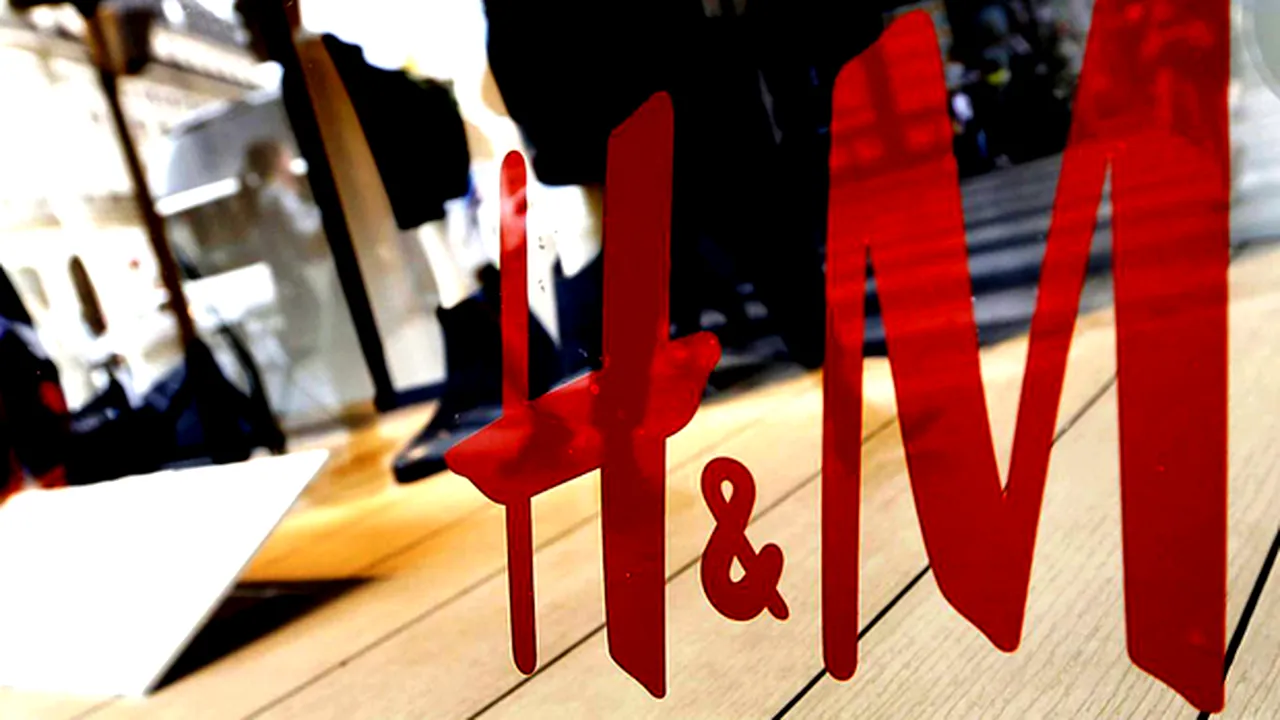 H&M a iscat o adevărată revoltă pe rețelele sociale. Fotografia publicitară care a generat furia internauților