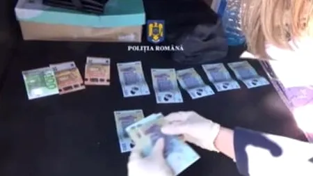 VIDEO | Femeie de 45 de ani, șantajată cu publicarea unor filmări compromițătoare. Un bărbat, prins în timp ce primea bani de la victimă