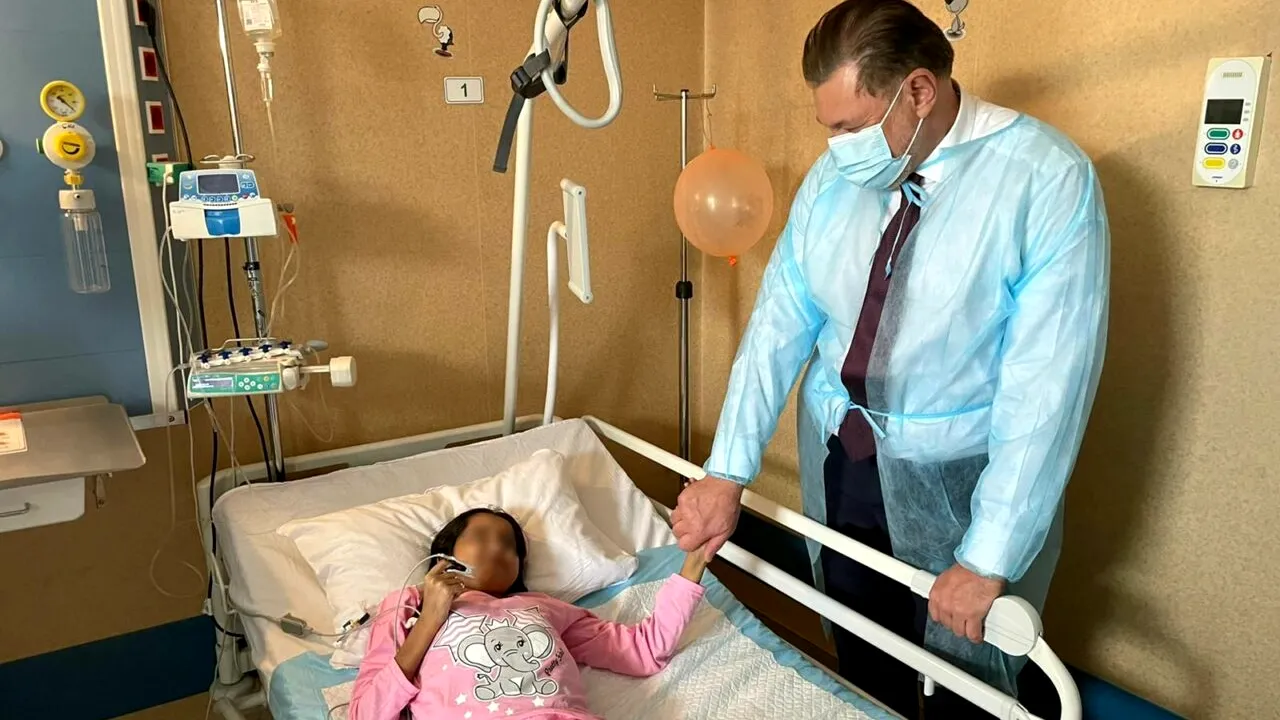 Alexandru Rafila: Fetiţa de 11 ani supusă luna trecută unui transplant hepatic la Spitalul Grigore Alexandrescu are o EVOLUȚIE post-operatorie foarte bună