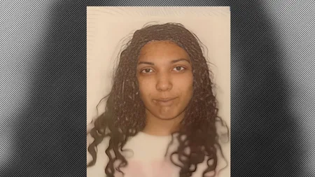 O adolescentă de 14 ani a DISPĂRUT de acasă, în sectorul 4. Polițiștii din Capitală cer sprijinul populației, pentru a fi găsită mai repede