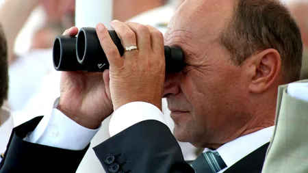 Băsescu: un candidat, OFIȚER SUB ACOPERIRE. „Mă întreb dacă mogulul Ghiță nu și-a pus cumva mâna în cap precum chelul, să nu se vadă chel